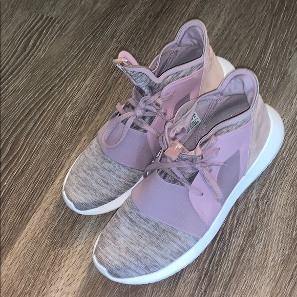 lavender tennis shoes